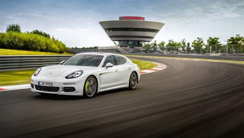 Завод Porsche в Лейпциге: музей, огромная трасса и, конечно, автомобили