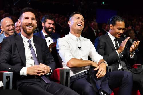 Ван Дейк, Месси и Роналду — в тройке лучших игроков года по версии ФИФА