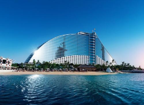 Jumeirah Beach Hotel приглашает в отпуск на виллу